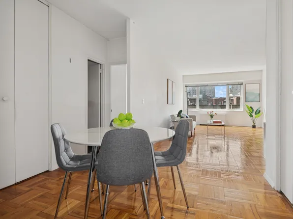 60 East 8th Street 6D image 2 of 12