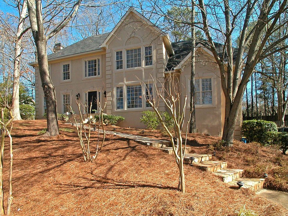 Beautiful Stucco Home in Fabulous East Cobb Neighborhood