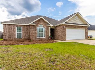 102 Old Carriage Ln, Bonaire, GA 31005
