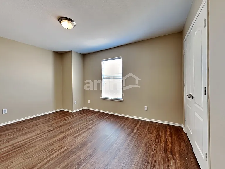 729 Redwing Dr — Photo 16
