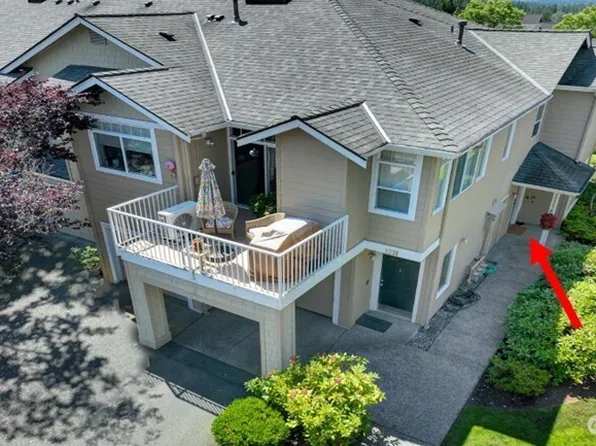 1227 227th Lane SE #E2, Sammamish, WA 98075