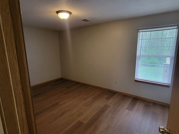 4th image of 1011 SW Blue Branch Dr