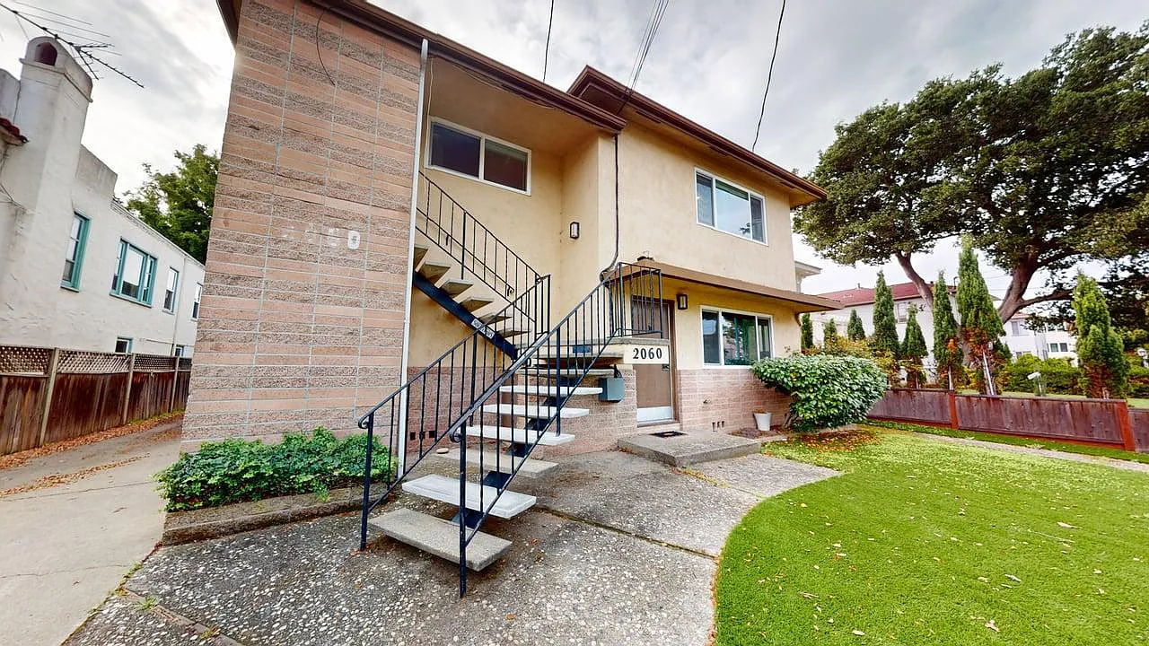 3 bed, 1185 sqft, $3,295 — Photo 1