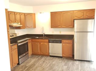 9540 Mission Rd #27, Overland Park, KS 66207