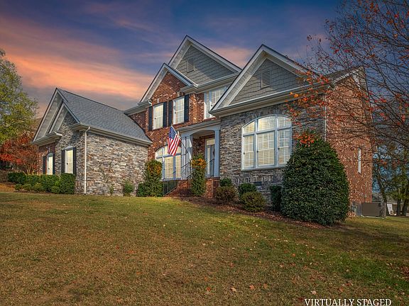 3rd image of 325 Dandelion Dr