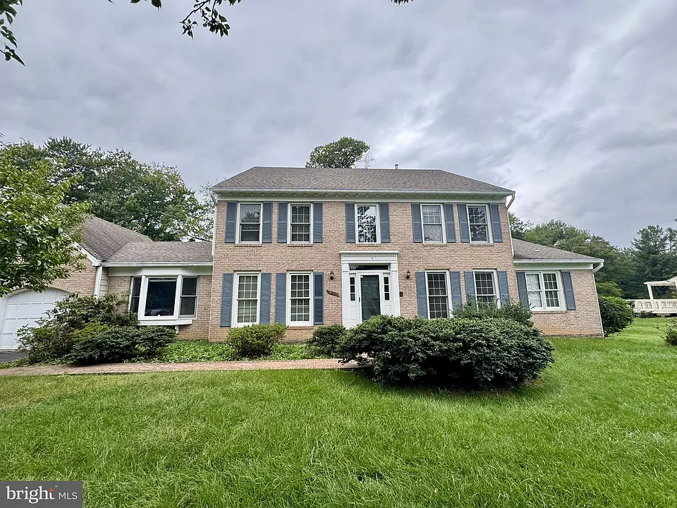 8470 Clover Leaf Dr