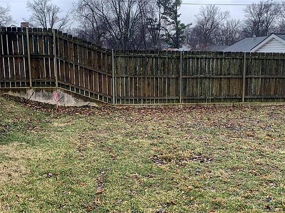 4th image of 9408 Flora Ave
