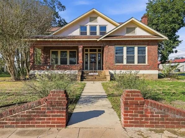 723 Saint Peter St, Gonzales, TX 78629