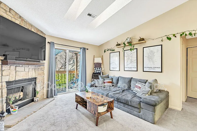2 bed, 2.0 bath, 908 sqft, $1,750 — Photo 4