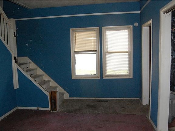 4th image of 265 E Caven St