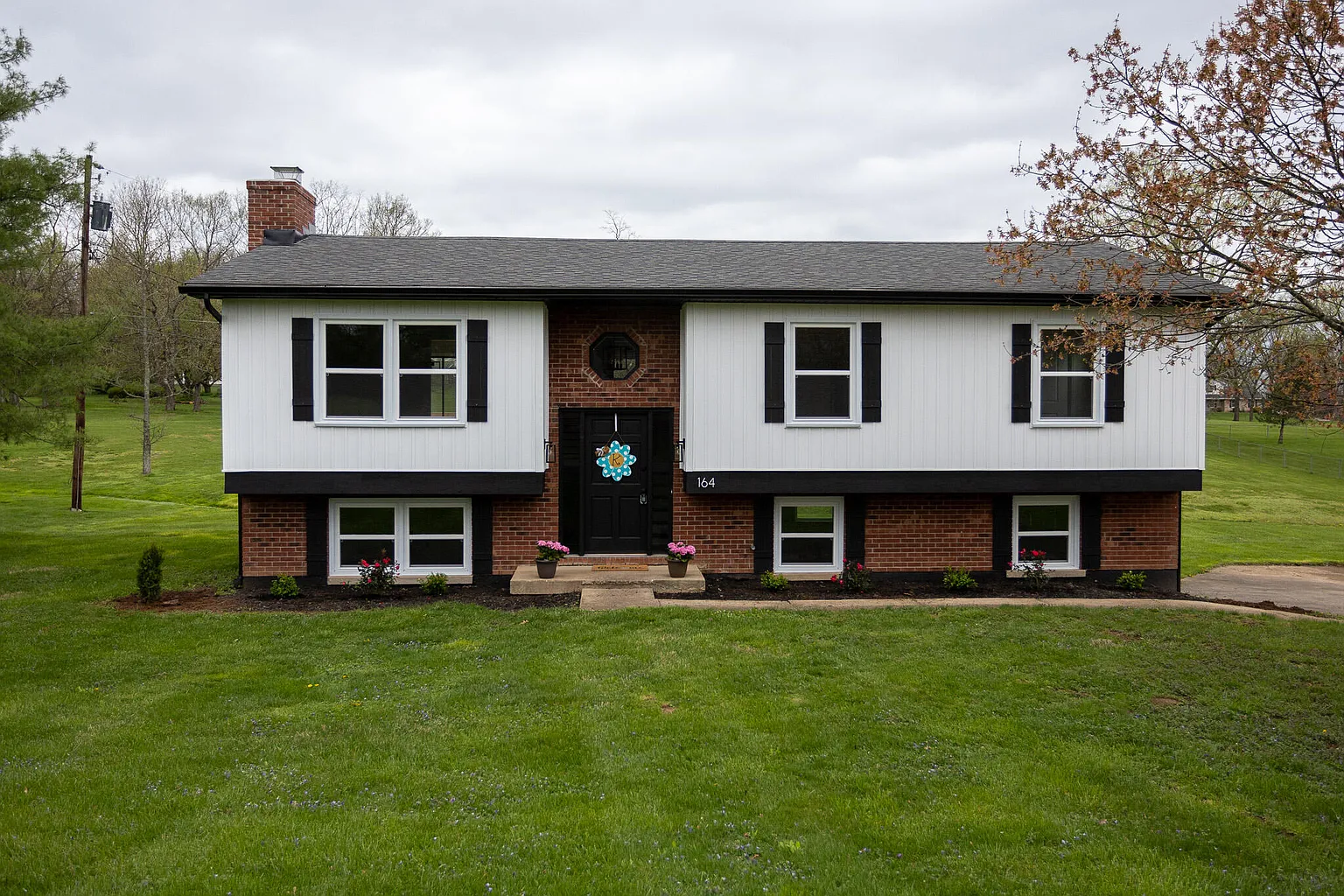 164 Carolyn Ln photo 1