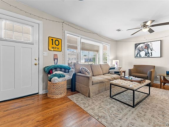 3rd image of 2216 Forest Lake Dr
