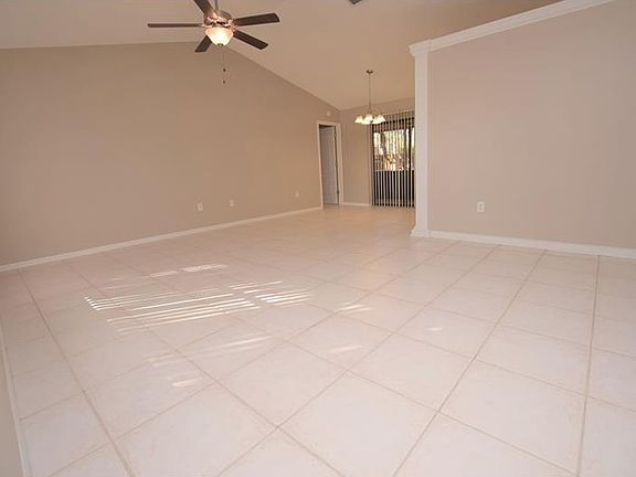 2nd image of 5683 Colonial Oaks Blvd