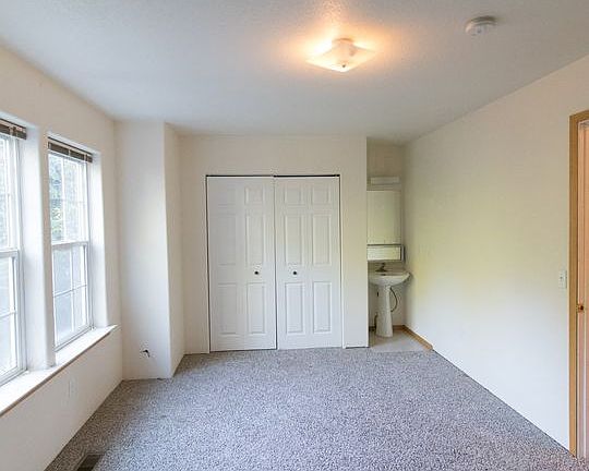 3rd image of 460-462 NW Webb St