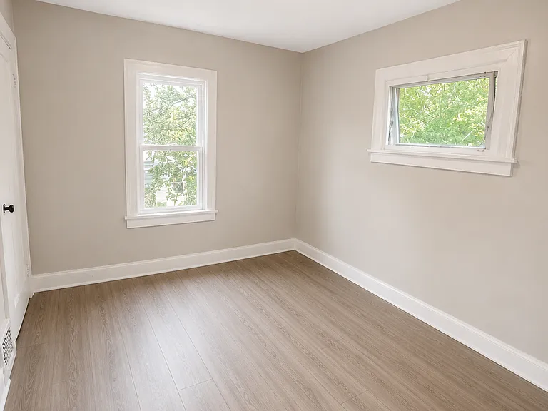 1462 Parkhill Rd — Photo 9