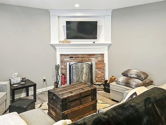 3rd image of 16 College Hill Road