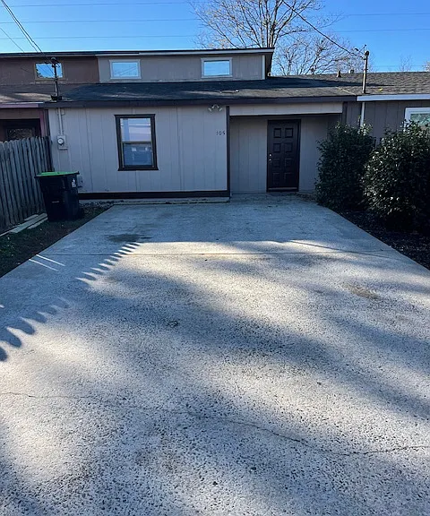 105 Villa North Ct — Photo 1