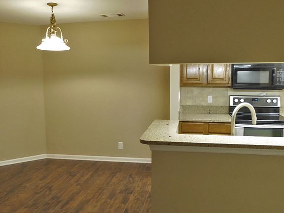 Dining area with Dimming Light