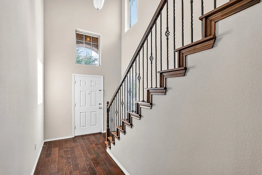3 bed, 2204 sqft, $2,495 — Photo 3