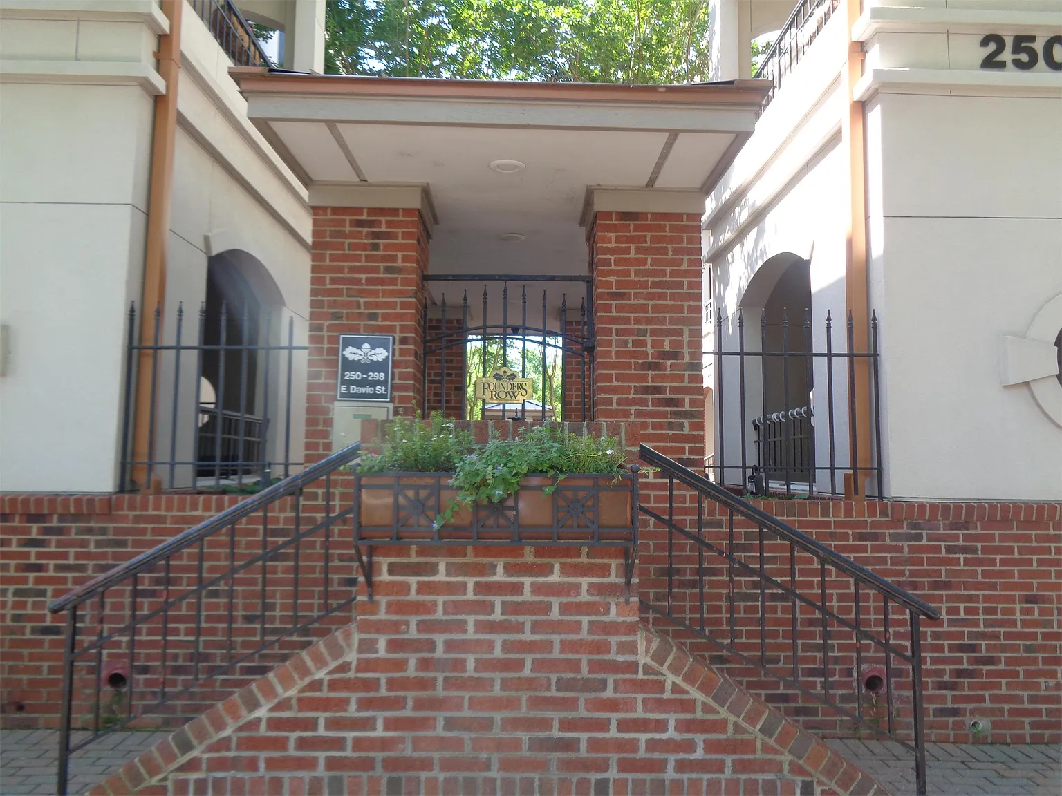 252 East Davie Street - 1 — Photo 2