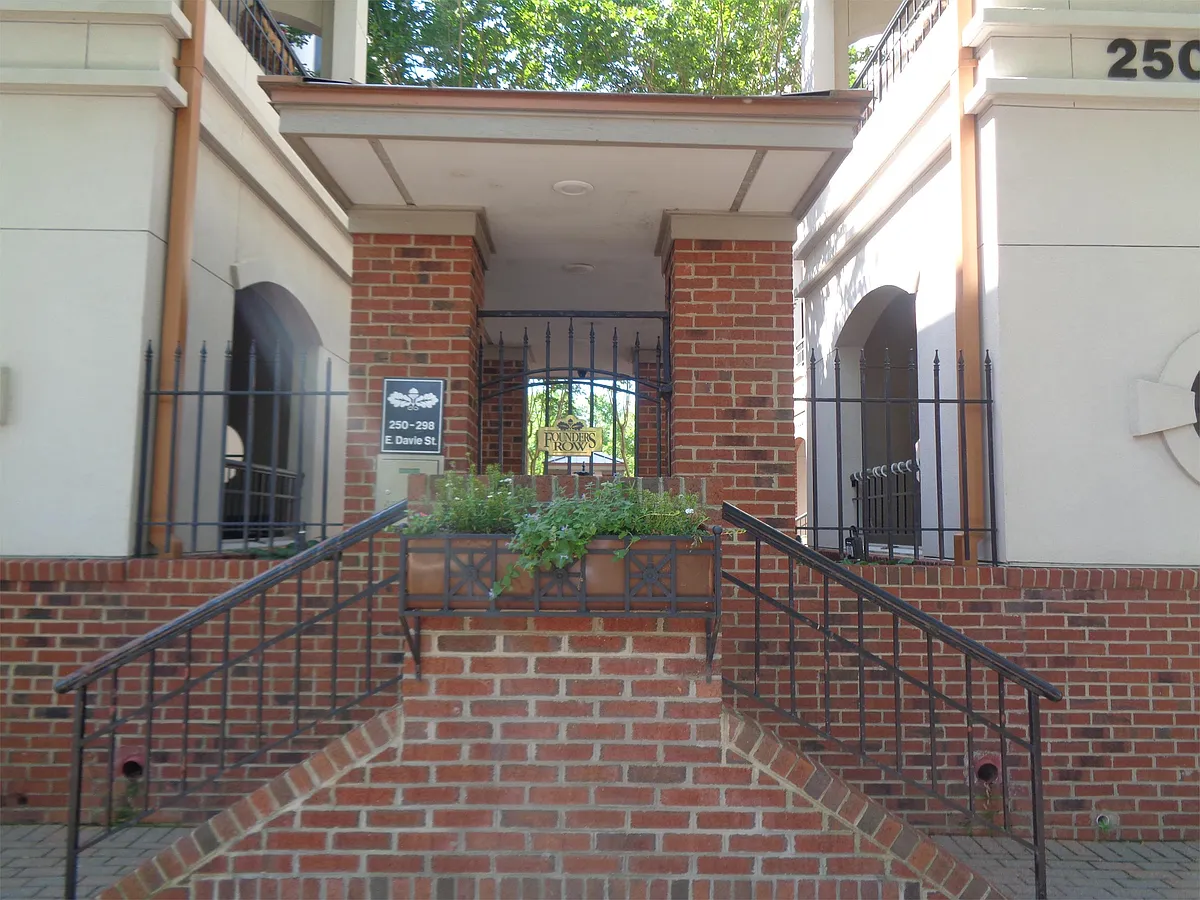 Building Photo - 252 E Davie St #1