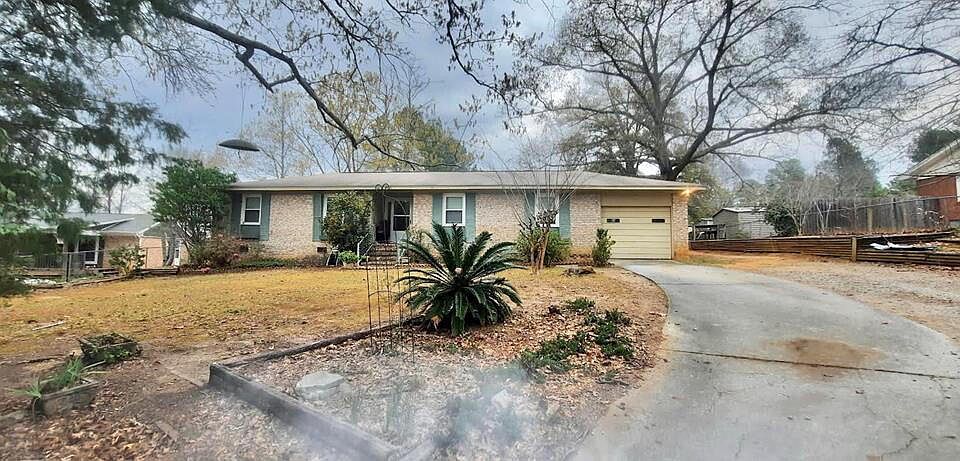 1st image of 590 Hillcrest St