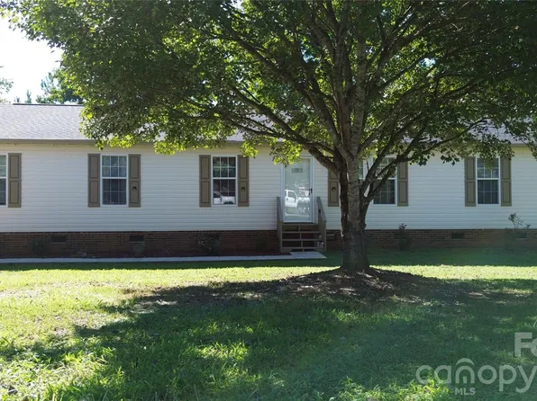 109 Grand Acres Ln, Maiden, NC 28650