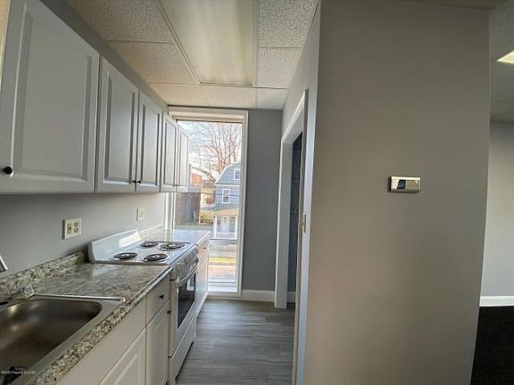 2nd image of 712 Mercer Ave