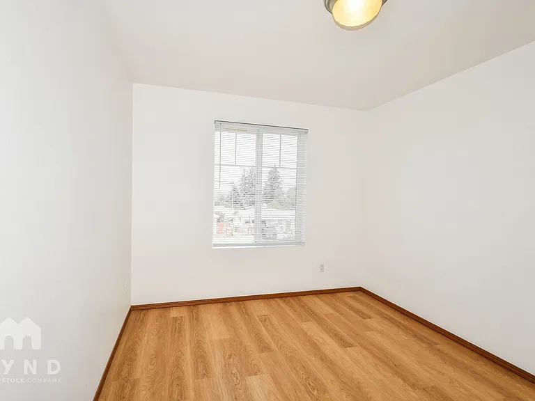 1412 E 64th St — Photo 16