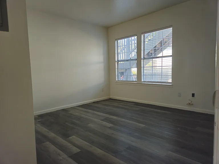 523 W 6th St #C — Photo 8