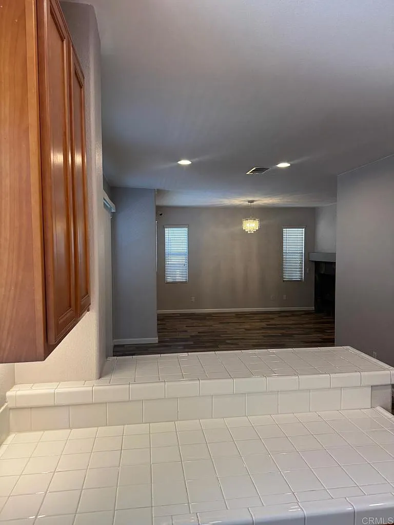3 bed, 2.5 bath, 1630 sqft, $3,800 — Photo 4