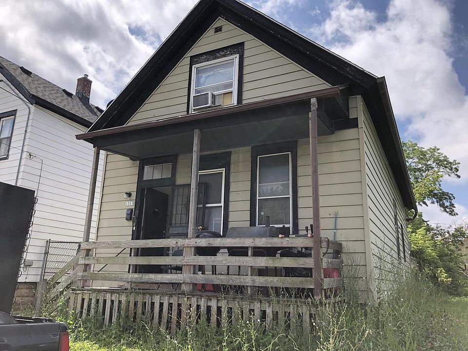 1st image of 1311 W Albany PLACE