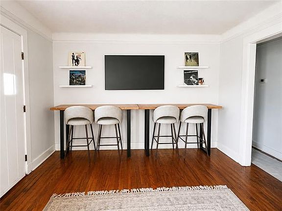 3rd image of 347 1/2 Helios Ave