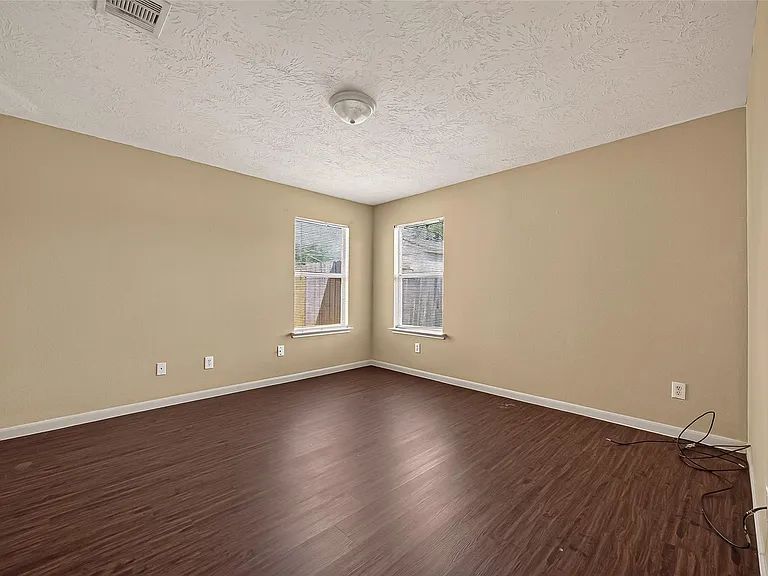 827 Royal George Ln — Photo 28