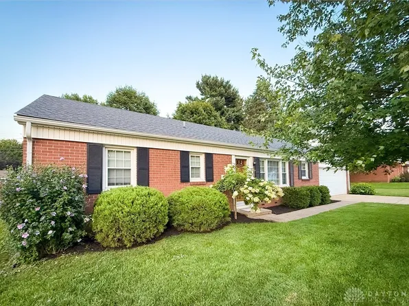 1052 Trianon Dr, Xenia, OH 45385