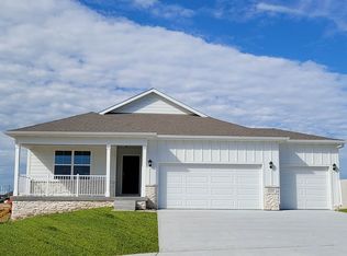 220 N 10th Ave, Springfield, NE 68059