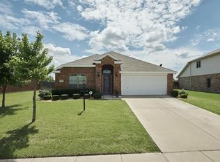 111 Roundup Rd, Waxahachie, TX 75165