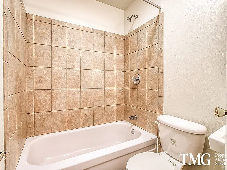 Montclair Apartments — Photo 7