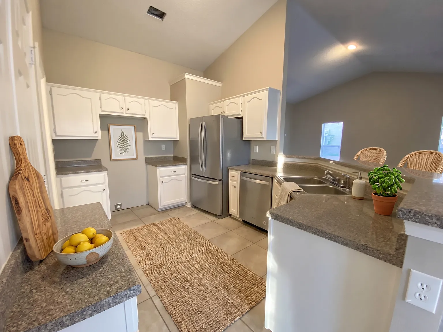 3 bed, 1899 sqft, $1,850 — Photo 2