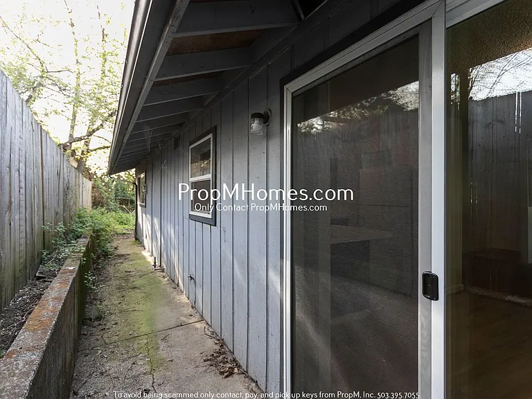 1131 NE 162nd Ave — Photo 16