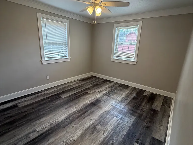 1633 Mahoning Ave — Photo 6