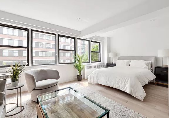4th image of 333 E 75th St APT 5C
