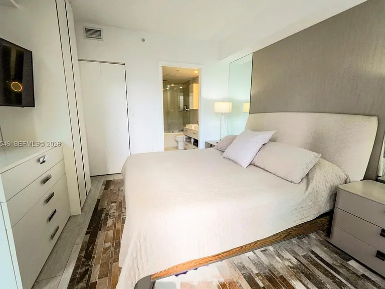 55 SW 9th St #1001 — Photo 16