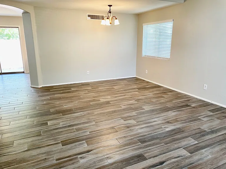 9820 W Pioneer St — Photo 9