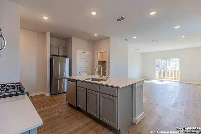 4 bed, 2.0 bath, 1521 sqft, $1,795 — Photo 4