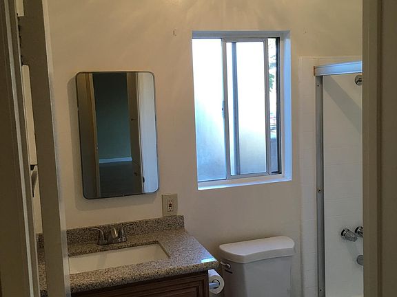 3rd image of 1021 W Clark Ave APT A