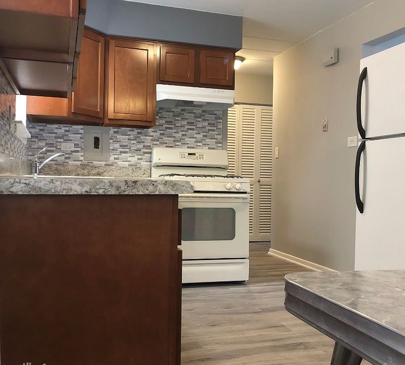 1st image of 6830 N Ozark Ave APT 1E