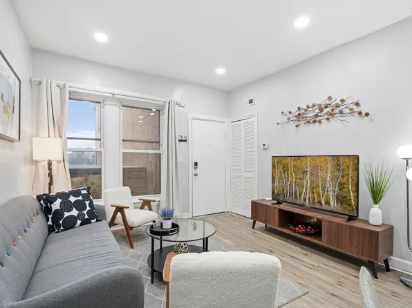 357 E 55th Pl #2R, Chicago, IL 60637