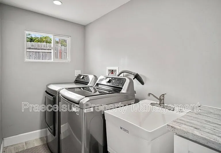 1512 Walbollen St — Photo 15