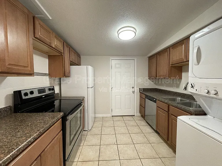 2127 S Acoma St — Photo 5
